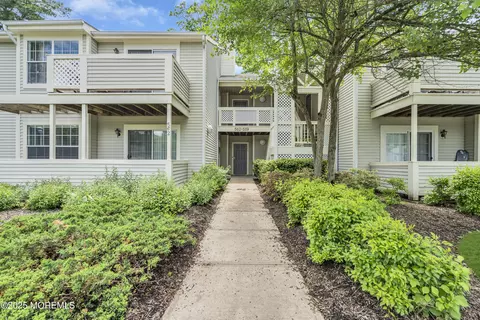 568 Applewood Ct, Howell, NJ 07731