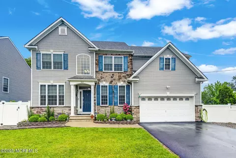 909 Amsterdam Ave, Toms River, NJ 08757