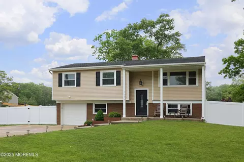 1117 Ruby Dr, Toms River, NJ 08753