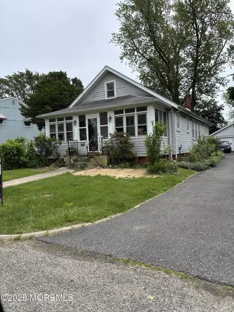 21 Alexander Ave, Freehold, NJ 07728