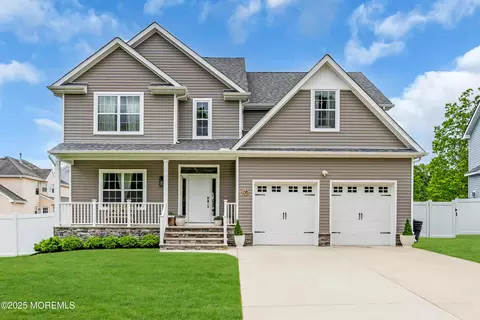6 Harpoon Dr, Barnegat, NJ 08005