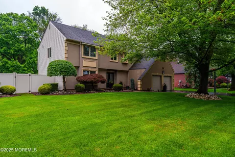 9 Crossridge Cir, Marlboro, NJ 07746