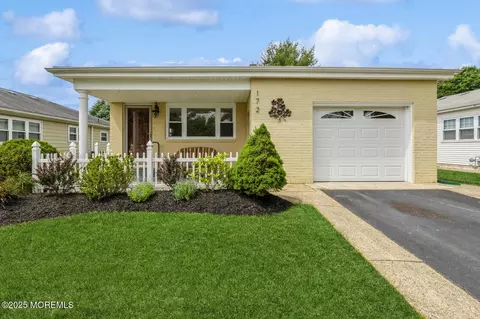 172 Bonaire Dr, Toms River, NJ 08757