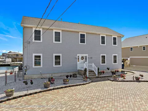128 E Delaware Dr, Little Egg Harbor, NJ 08087