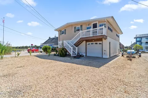 40 Daddy Tucker Dr, Tuckerton, NJ 08087