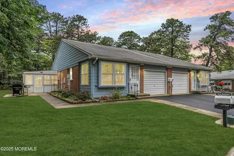 11 Lexington Dr #A, Whiting, NJ 08759