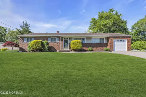 28 Roberta Dr, Howell, NJ 07731