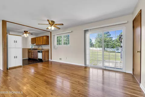 Living - 28 Roberta Dr, Howell, NJ 07731 photo 5 of 7