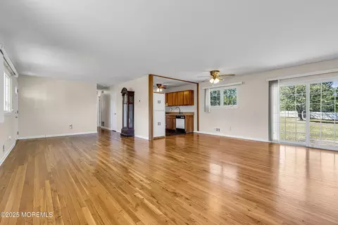 Living - 28 Roberta Dr, Howell, NJ 07731 photo 4 of 7