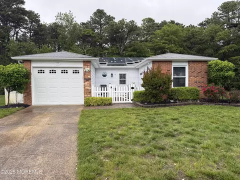 15 Tudor Ct, Brick, NJ 08723