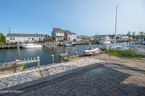 827 Leeward Dr, Forked River, NJ 08731 photo 3