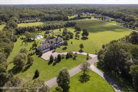 7 Stoney Brook Dr, Millstone, NJ 08510