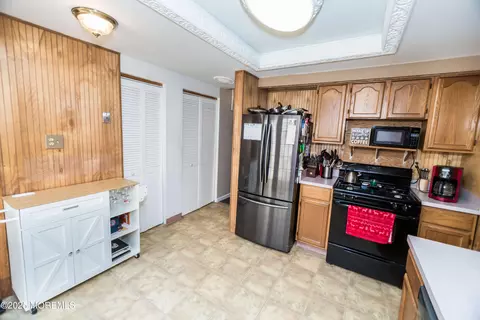 Kitchen - 21 Birmingham Dr, Jackson, NJ 08527 photo 2 of 3