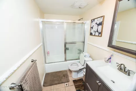 Bath - 21 Birmingham Dr, Jackson, NJ 08527 photo 2 of 2