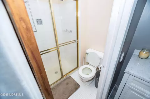 Bath - 21 Birmingham Dr, Jackson, NJ 08527 photo 1 of 2