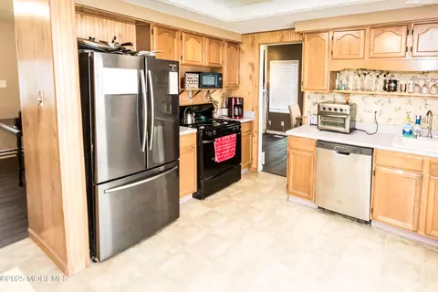 Kitchen - 21 Birmingham Dr, Jackson, NJ 08527 photo 1 of 3
