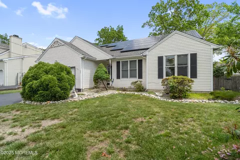 385 Mermaid Dr, Manahawkin, NJ 08050