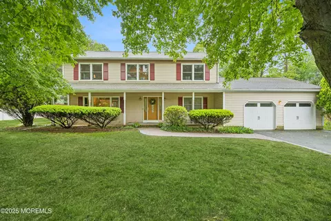 325 Oak Hill Rd, Red Bank, NJ 07701