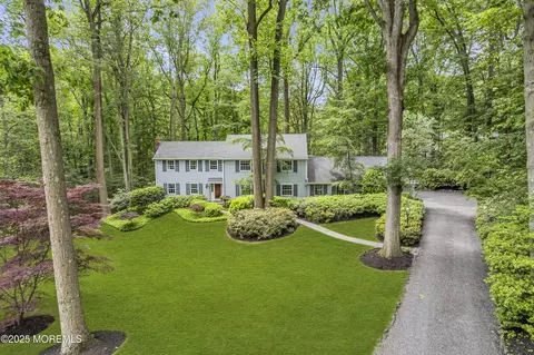 49 Crane Ct, Middletown, NJ 07748