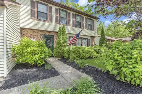 13 Laurel Crest Dr, Howell, NJ 07731