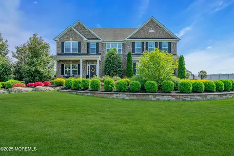 28 Gina Dr, Allentown, NJ 08501
