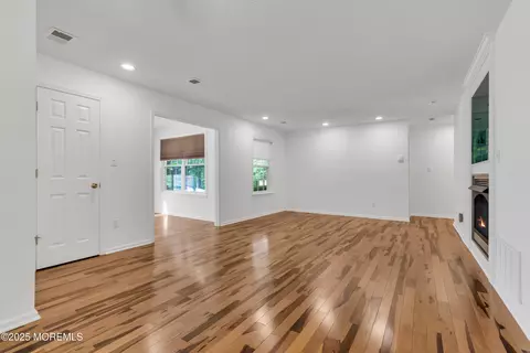 32 Frontier Way, Tinton Falls, NJ 07753