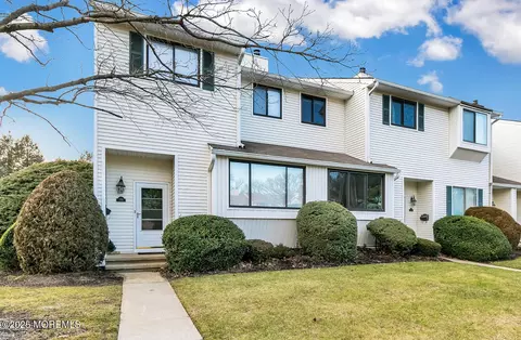 186 Clubhouse Dr, Middletown, NJ 07748