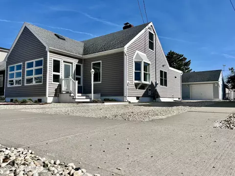 127 8th Ave, Seaside Park, NJ 08752