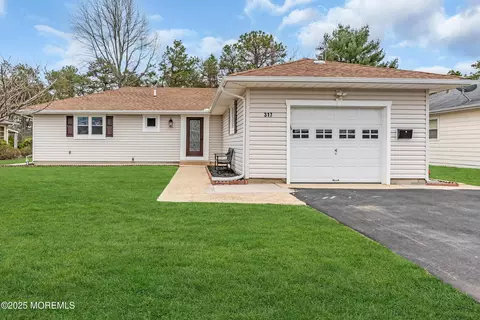 317 St Thomas Dr, Toms River, NJ 08757