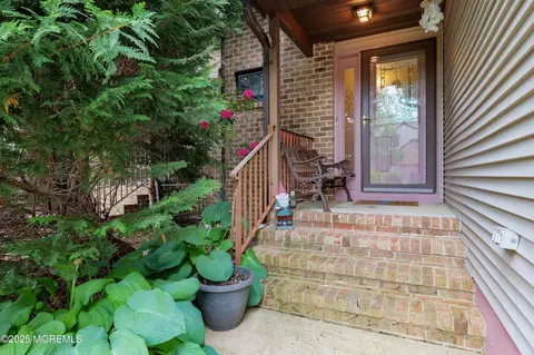 407 Oak Knoll Dr #40-7, Manalapan, NJ 07726