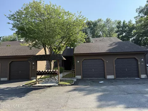145 Maplewood Ct #145, Edison, NJ 08820