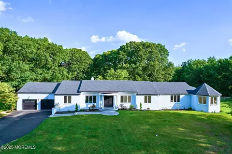 8 Olden Ct, Colts Neck, NJ 07722