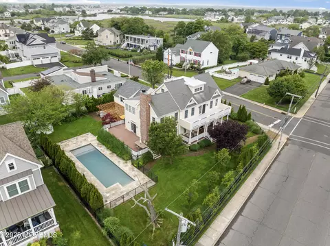 18 Riverdale Ave, Monmouth Beach, NJ 07750