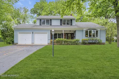 2 Merrick Ct, Middletown, NJ 07748