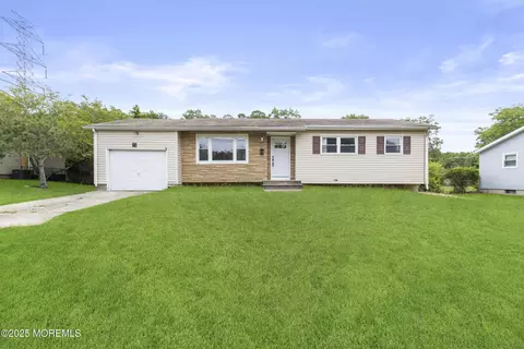 23 Drexel Dr, Jackson, NJ 08527