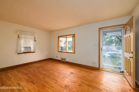 644 Monmouth Ave, Kenilworth, NJ 07033