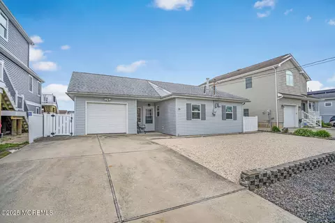 13 Lake Superior Dr, Little Egg Harbor, NJ 08087