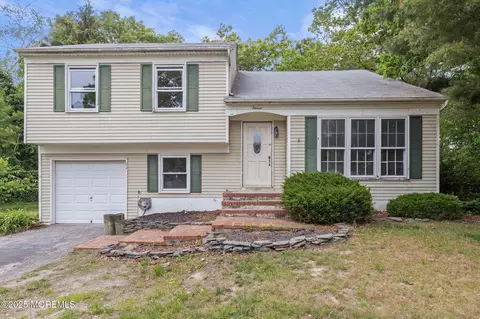 11 9th St, Barnegat, NJ 08005