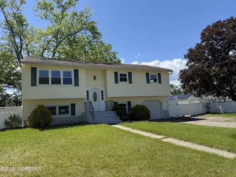 920 Bow Rd, Toms River, NJ 08753
