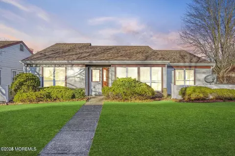 950 Liverpool Cir # B, Manchester, NJ 08759