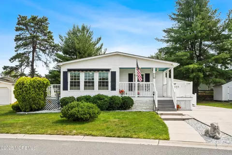 39 Pine Ridge Blvd, Manchester, NJ 08759