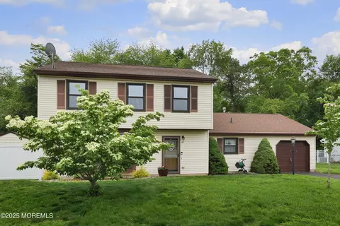 41 Eric Dr, Howell, NJ 07731