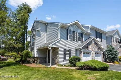 24 Hanna Ln #304, Laurence Harbor, NJ 08879