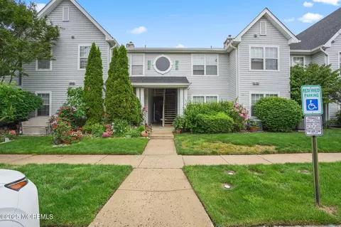 105 Des Moines Ct, Tinton Falls, NJ 07712