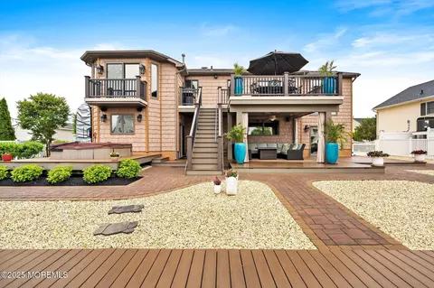165 Eileen Ln, Manahawkin, NJ 08050