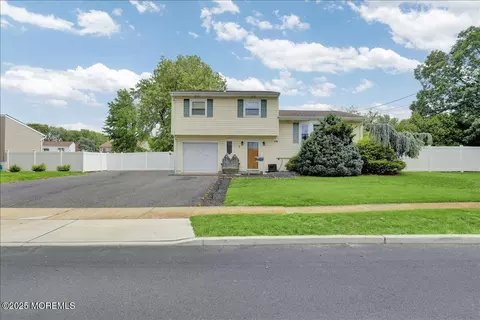 4 Calt Dr, Hazlet, NJ 07730
