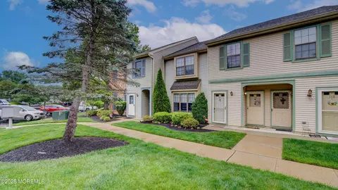 111 Wyndham Pl, Robbinsville, NJ 08691
