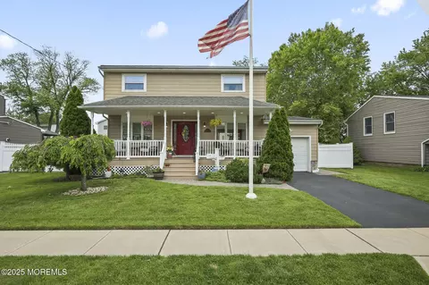 20 Dartmouth Dr, Hazlet, NJ 07730