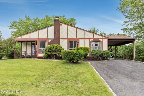 4 Mason Dr, Hazlet, NJ 07730