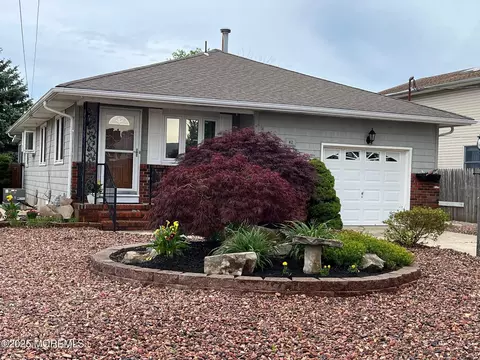 42 Osprey Dr, Toms River, NJ 08753